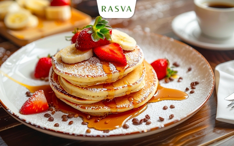 Bánh pancake yến mạch chuối, dâu tây
