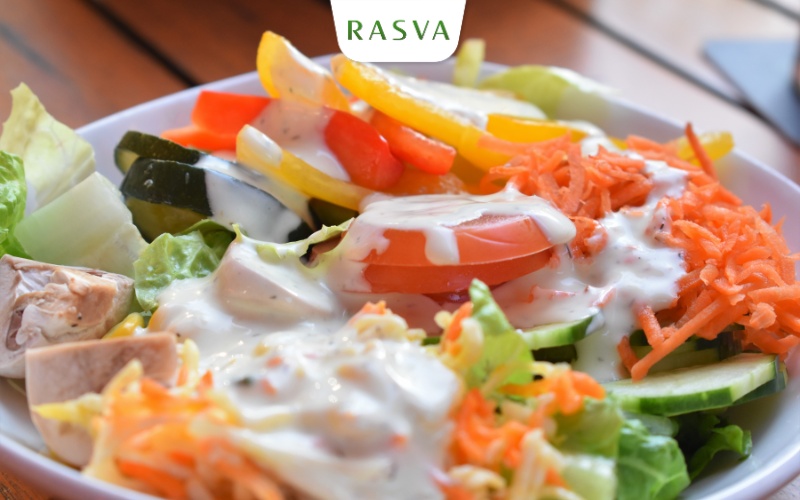 Kiểm soát lượng sốt salad