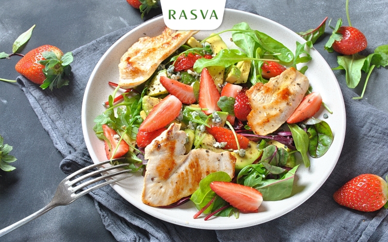 Sử dụng giấm táo mèo để trộn Salad